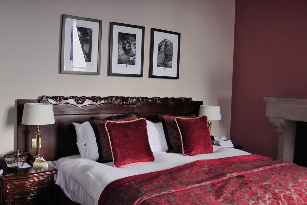 Peckforton Castle Tarporley Quarto foto
